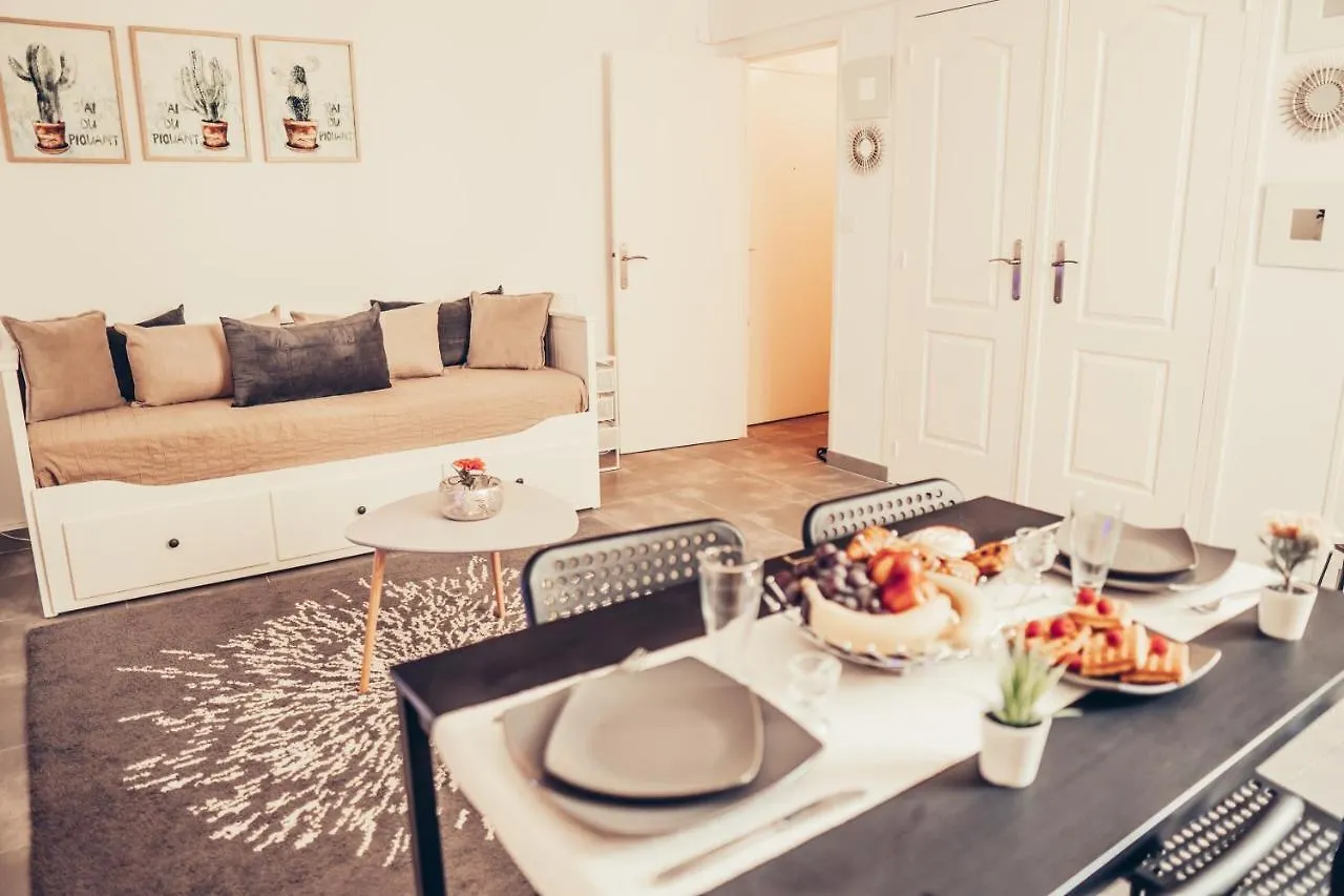 MAGNIFIQUE STUDIO CENTRE VILLE TOULON - Spacieux Climatisation Calme Rare Pas de parking privé stationnement gratuit dans la rue France